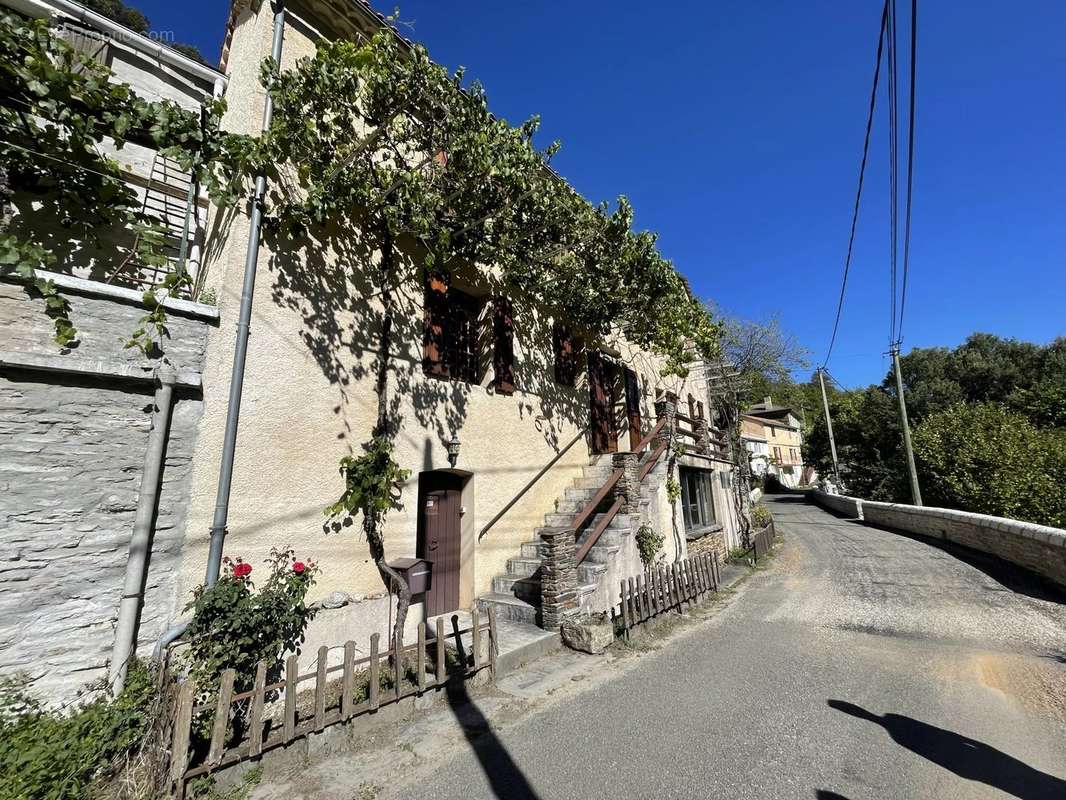 Maison à LE COLLET-DE-DEZE