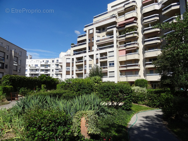 Appartement à COURBEVOIE