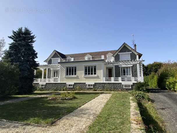 Maison à ARNAC-POMPADOUR