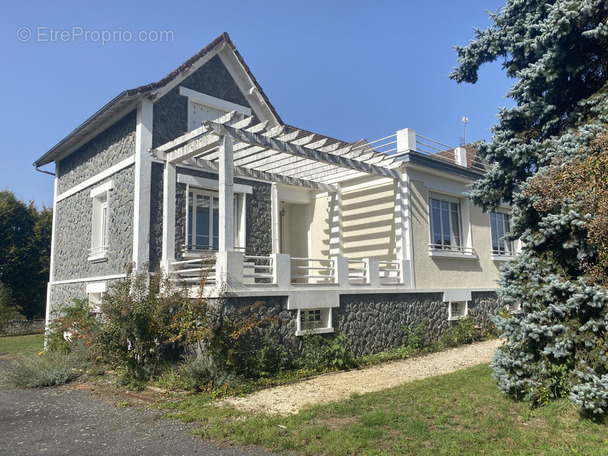 Maison à ARNAC-POMPADOUR