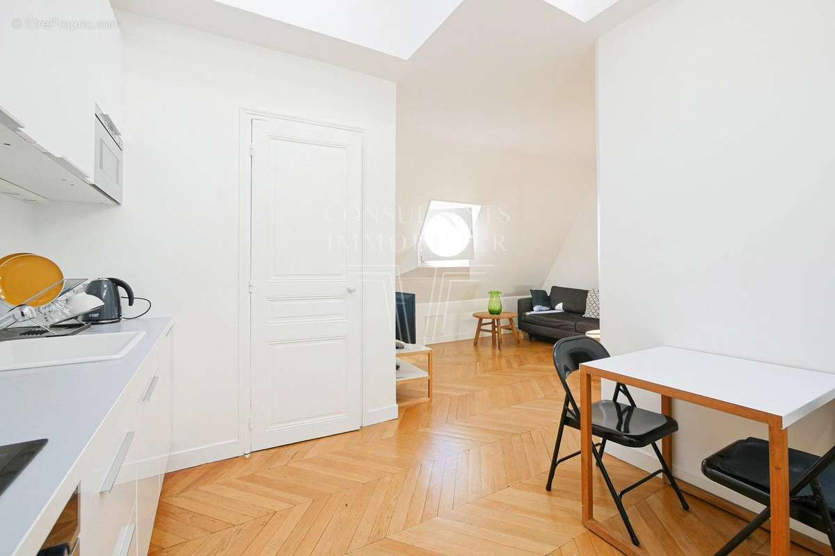 Appartement à PARIS-16E