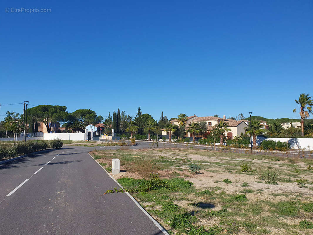 Terrain à ROQUEBRUNE-SUR-ARGENS