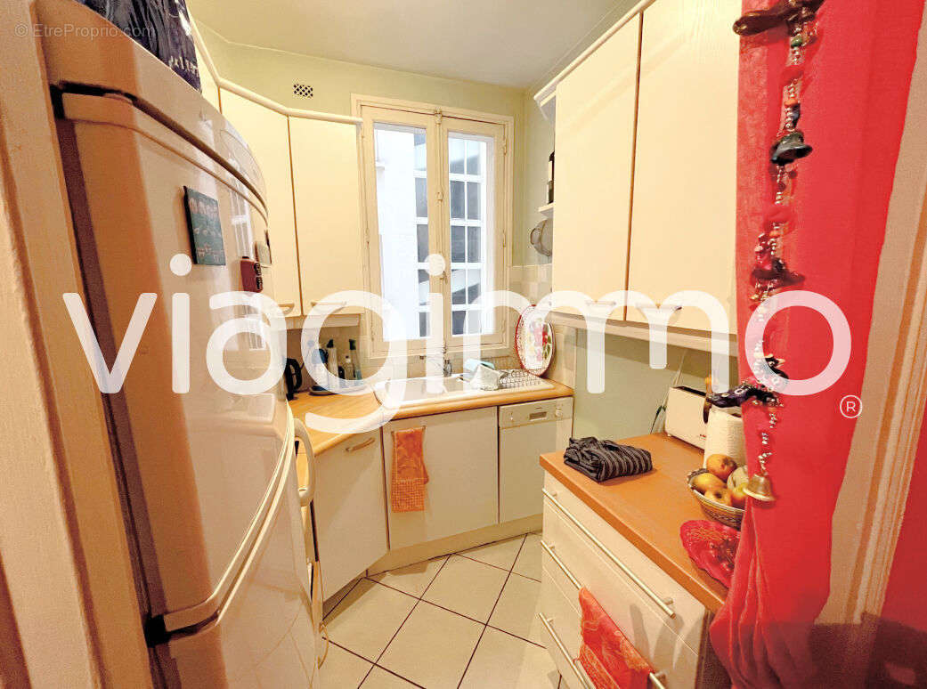 Appartement à PARIS-16E