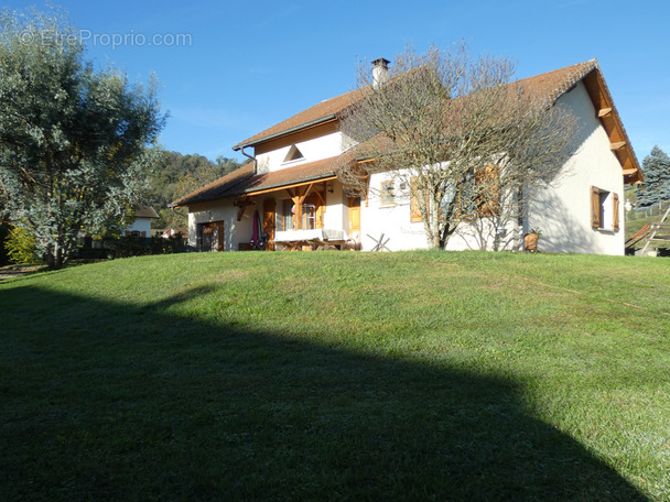 Maison à PEYRIEU