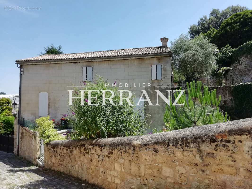 Maison à SAINT-EMILION