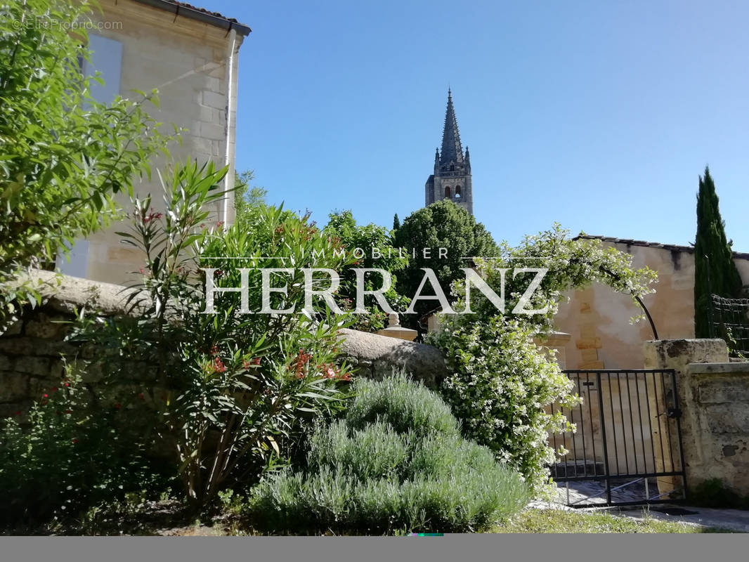 Maison à SAINT-EMILION