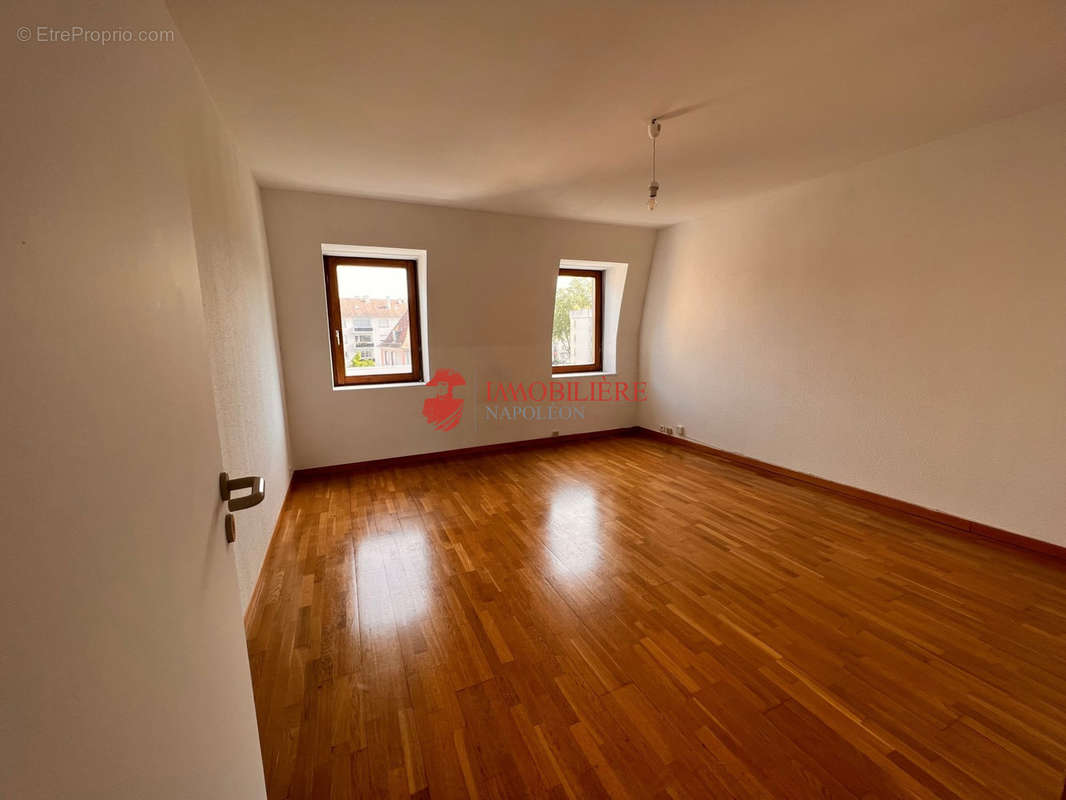 Chambre 1 - Appartement à MULHOUSE