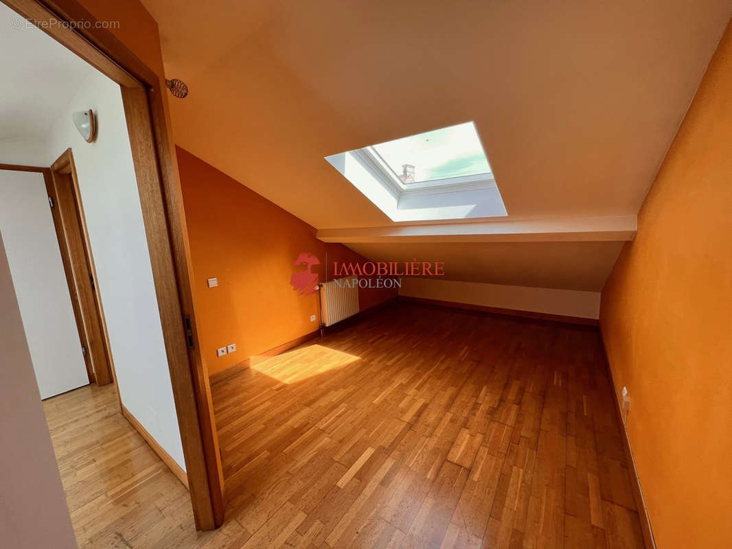 Chambre 2 - Appartement à MULHOUSE