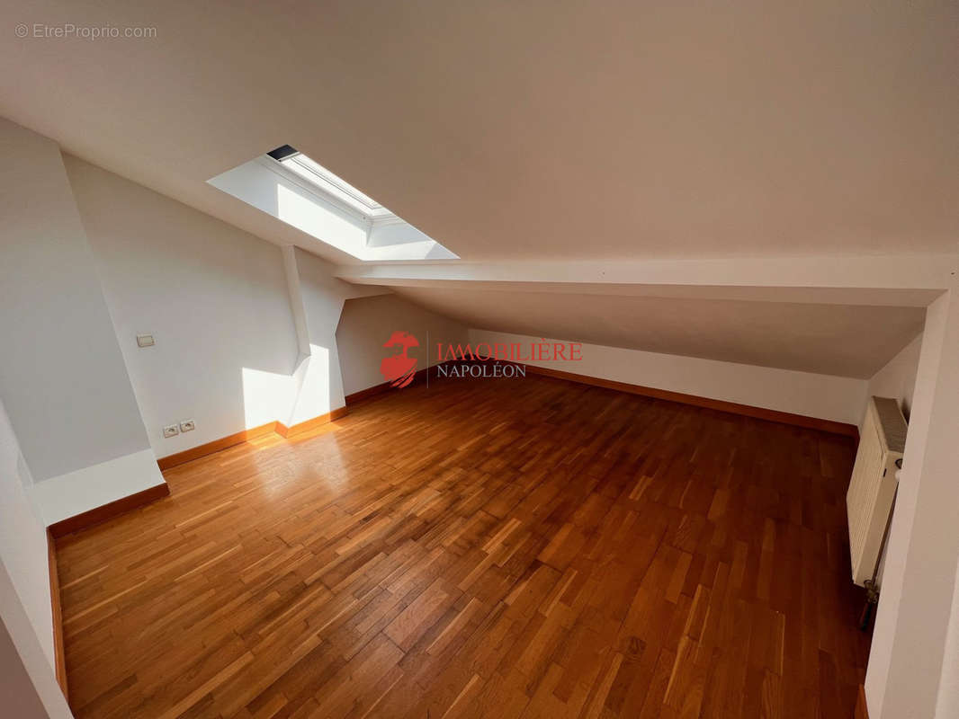 Chambre 3 - Appartement à MULHOUSE