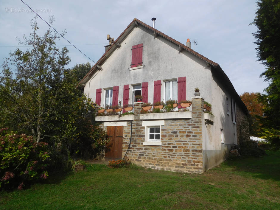 Maison à SAINT-YRIEIX-LA-PERCHE