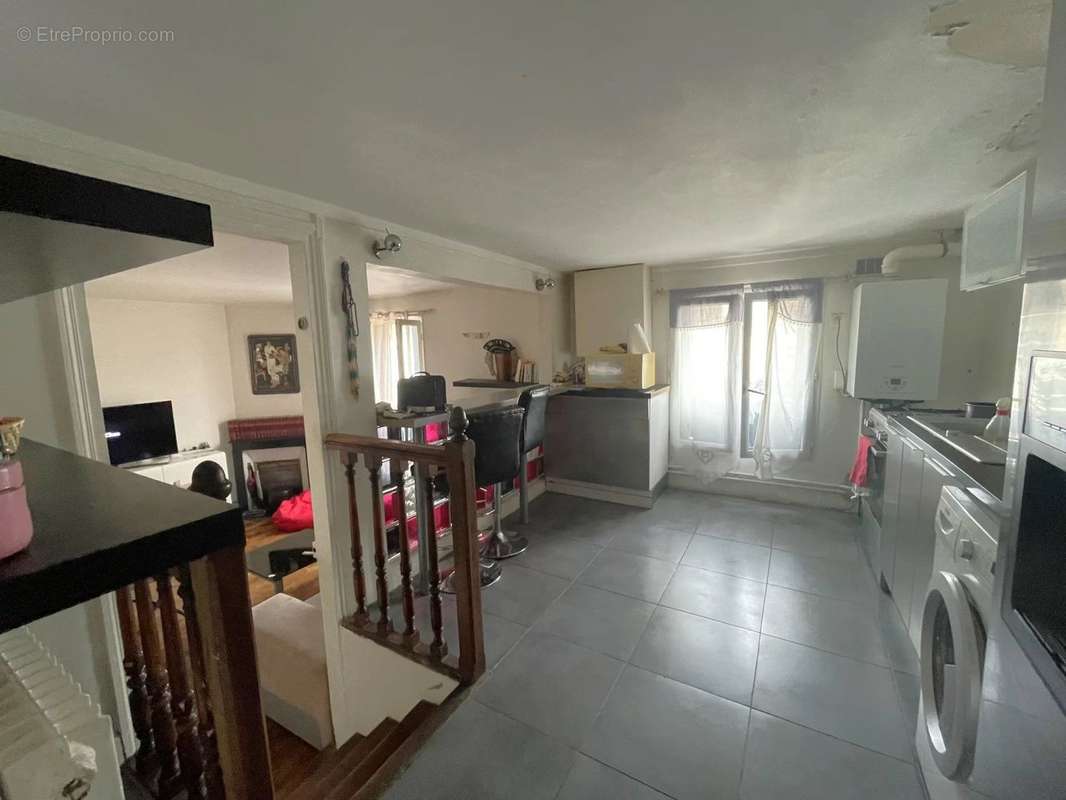 Appartement à LES PAVILLONS-SOUS-BOIS