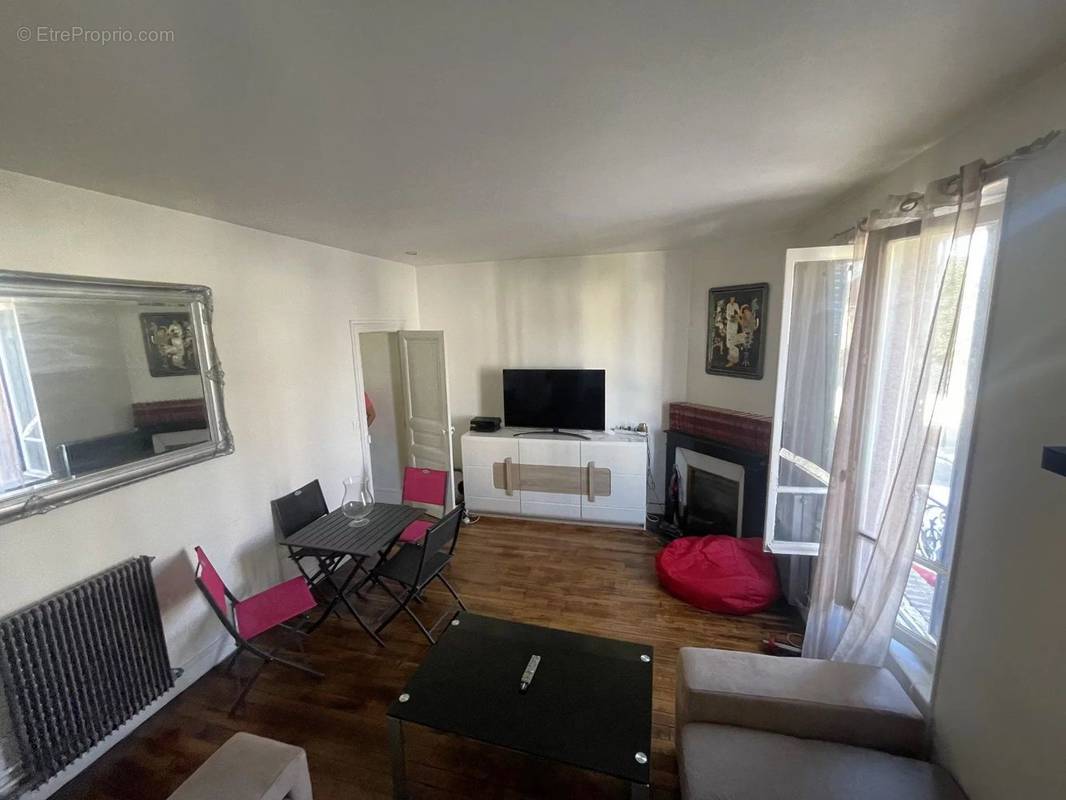 Appartement à LES PAVILLONS-SOUS-BOIS