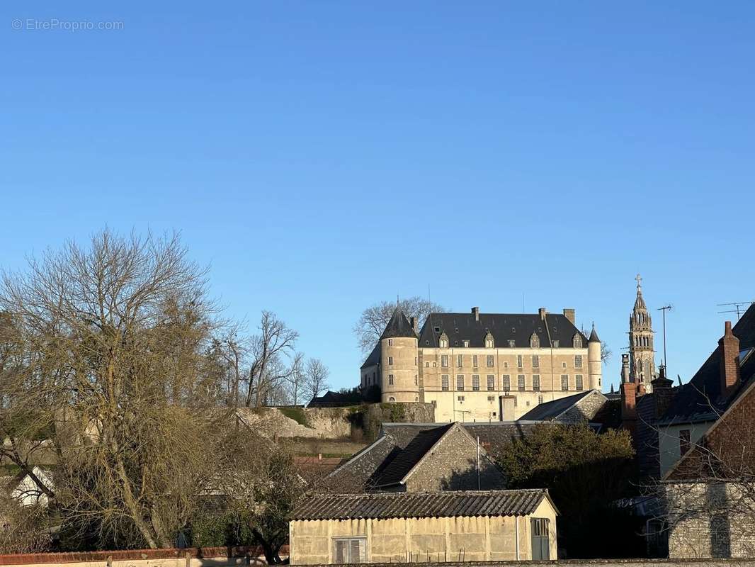 Maison à CHATEAUNEUF-SUR-CHER