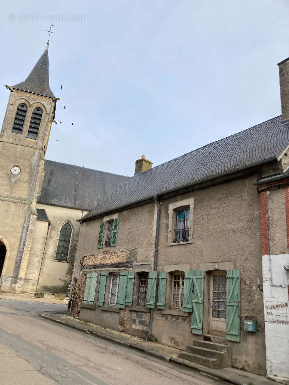 Maison à IVOY-LE-PRE