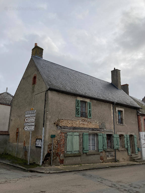 Maison à IVOY-LE-PRE