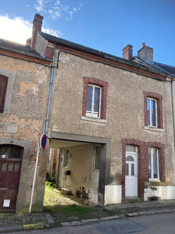 Maison à IVOY-LE-PRE