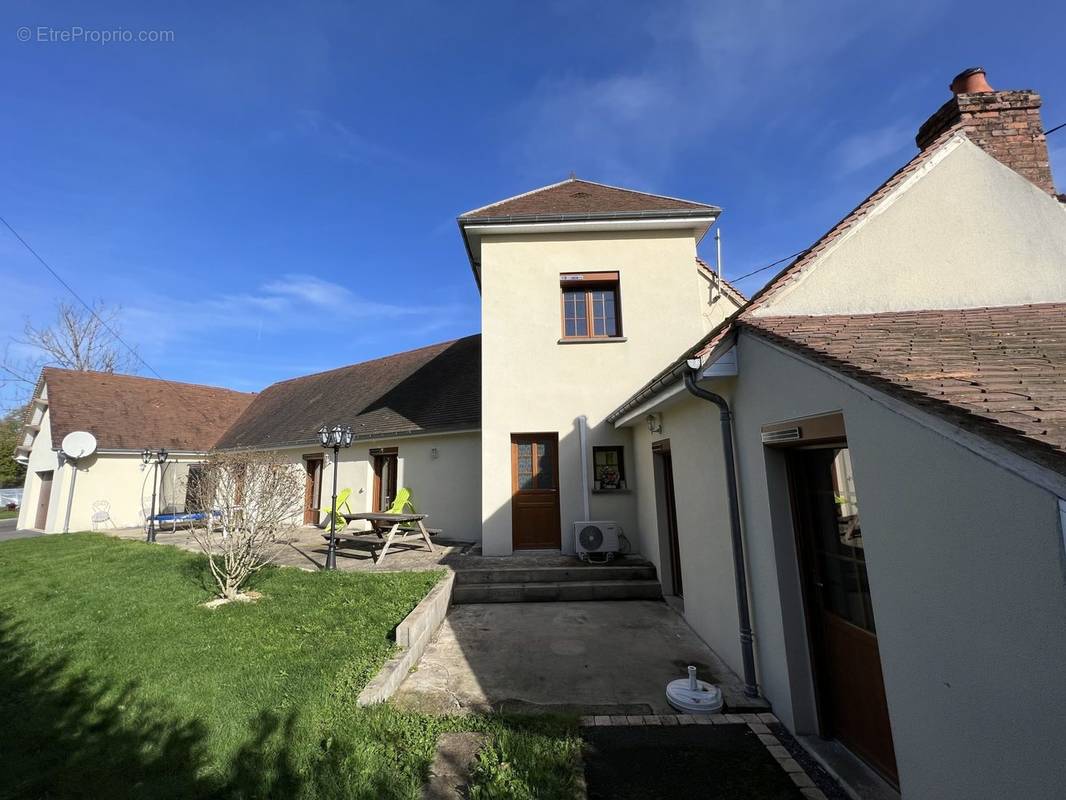 Maison à BOUSSAC