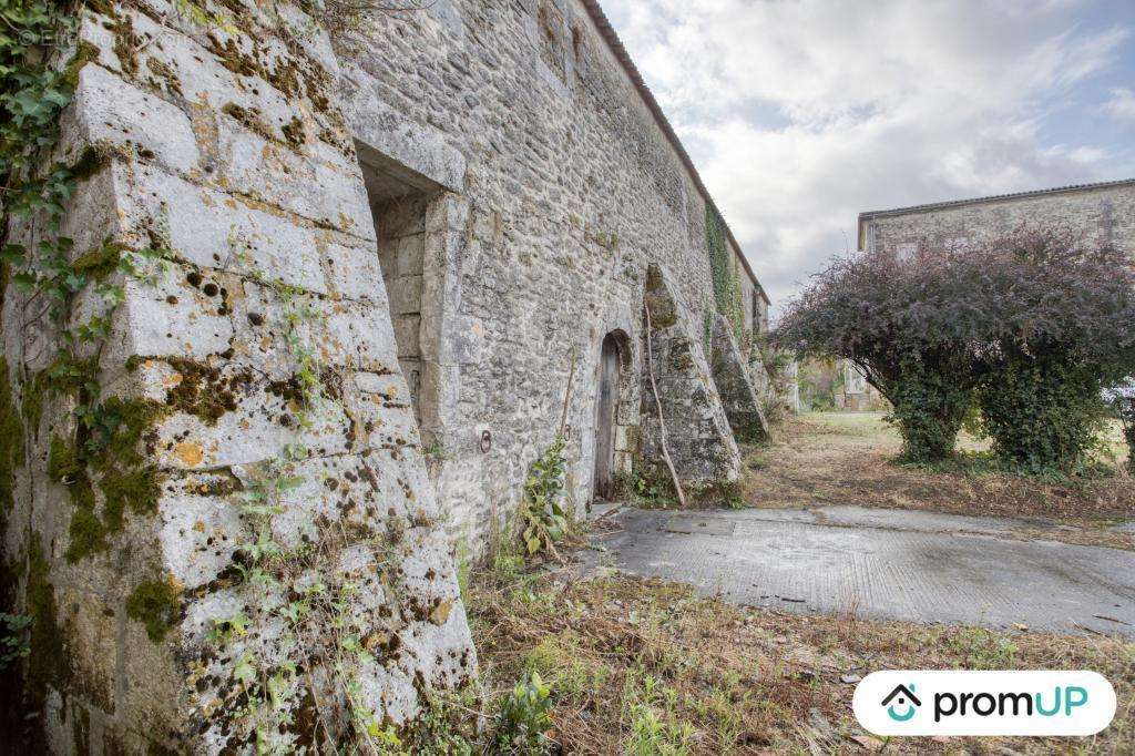 Maison à LOIRE-LES-MARAIS