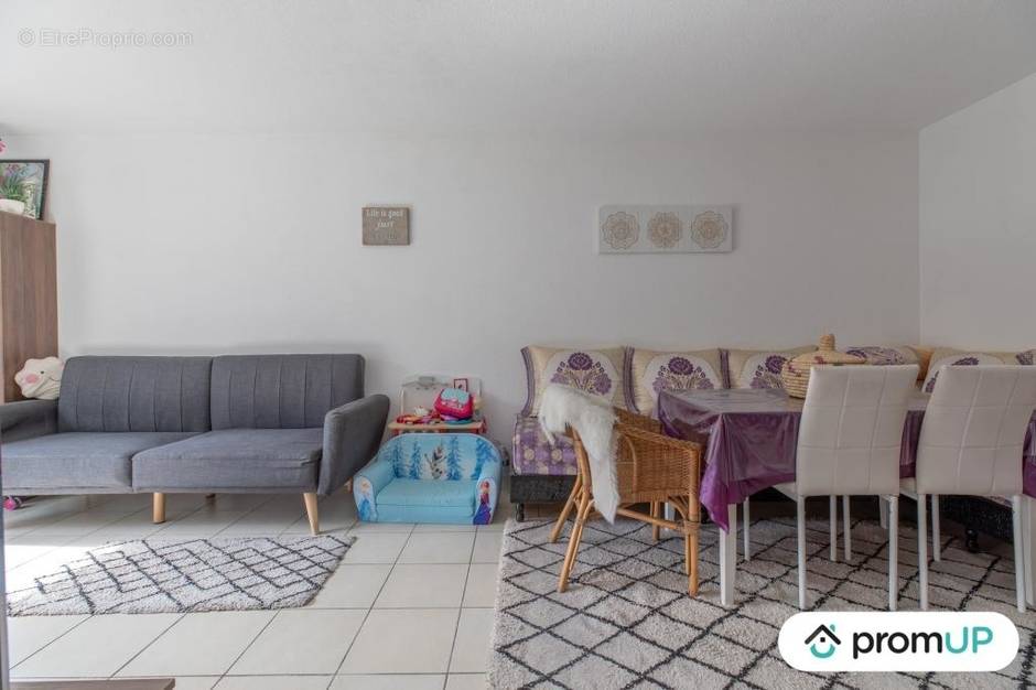 Appartement à BAGNOLS-SUR-CEZE