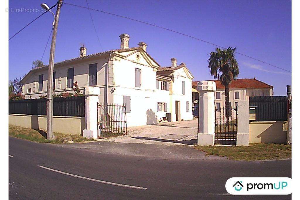 Maison à SAINT-CHRISTOLY-DE-BLAYE