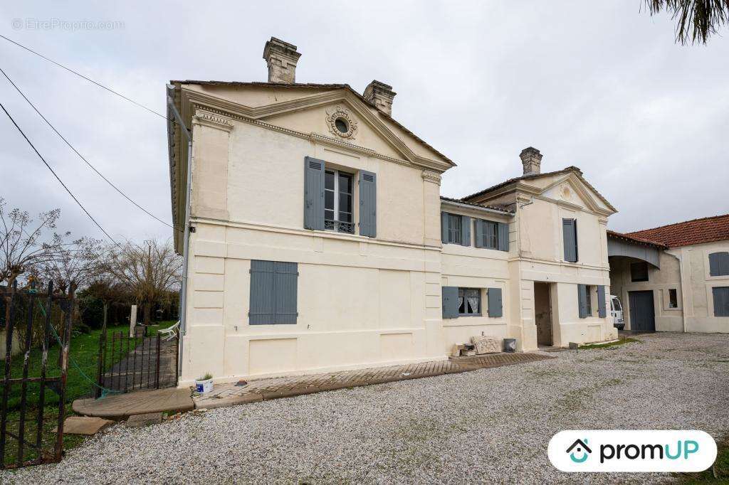 Maison à SAINT-CHRISTOLY-DE-BLAYE