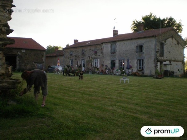 Maison à BUSSIERE-POITEVINE