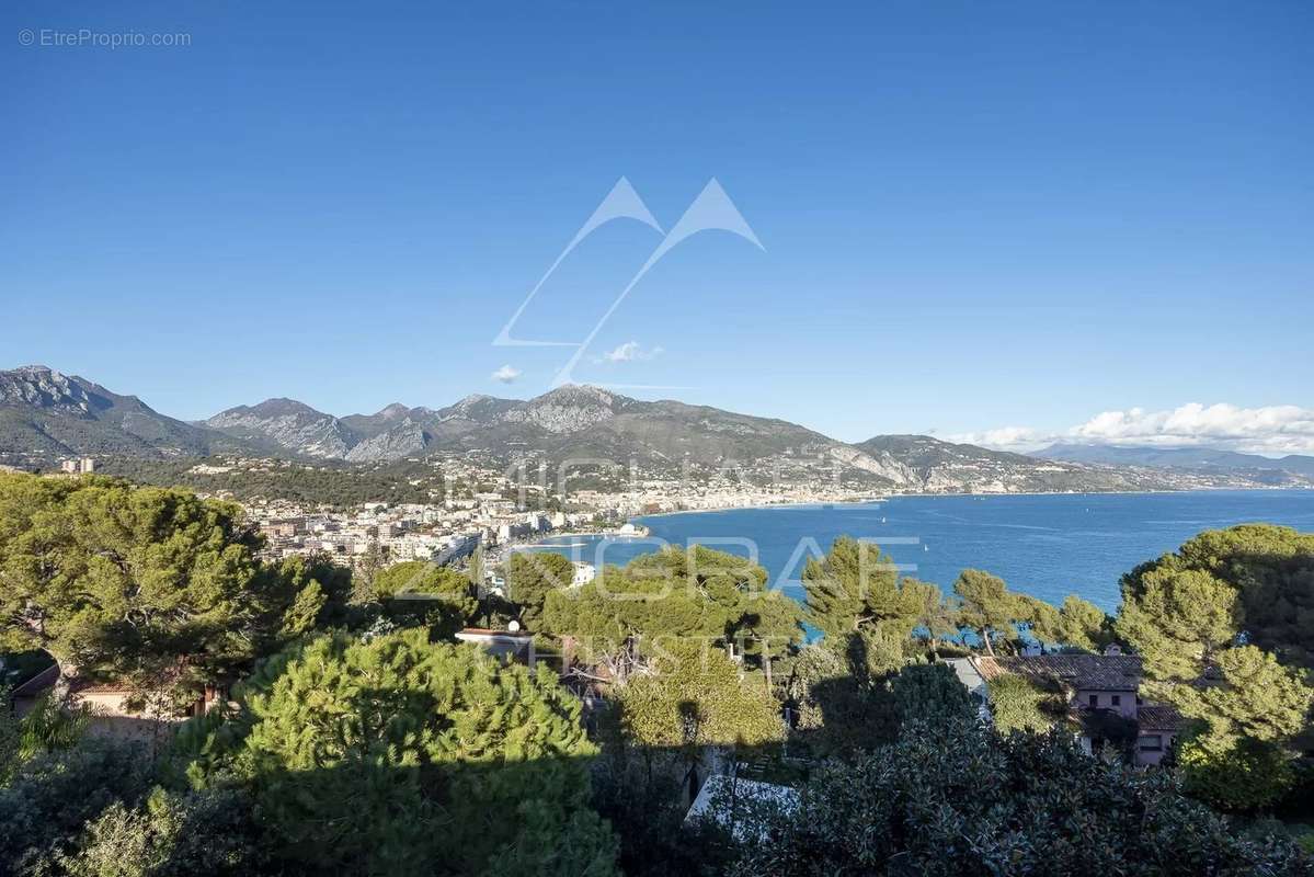 Appartement à ROQUEBRUNE-CAP-MARTIN