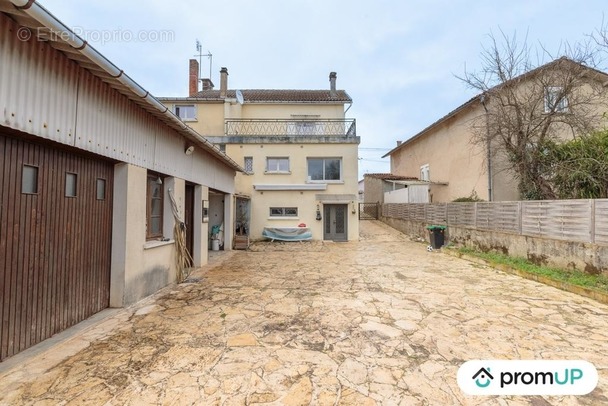 Maison à AUNAC