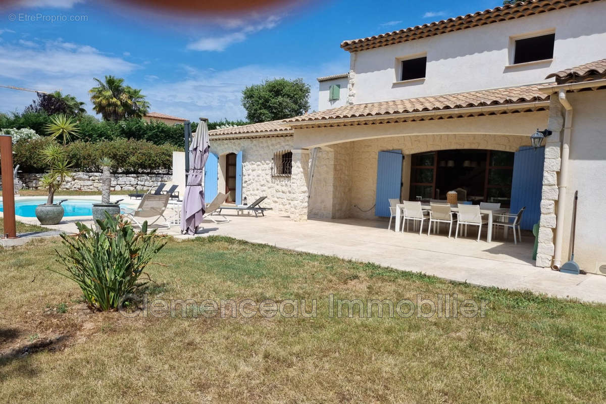 Maison à ROQUEFORT-LES-PINS