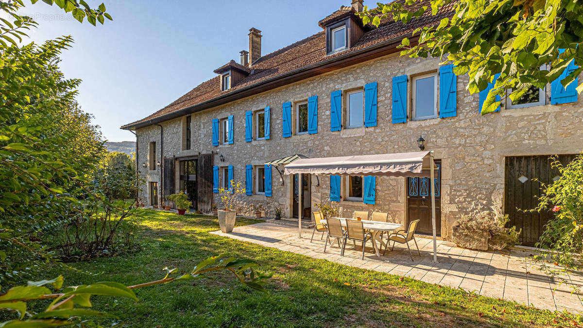 Maison à YENNE