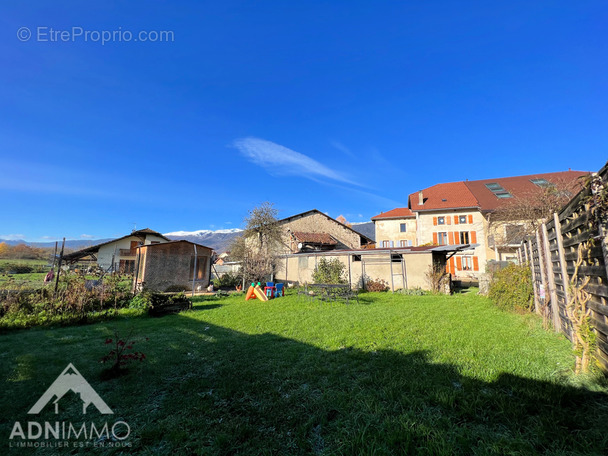 Maison à SAINT-GENIS-POUILLY