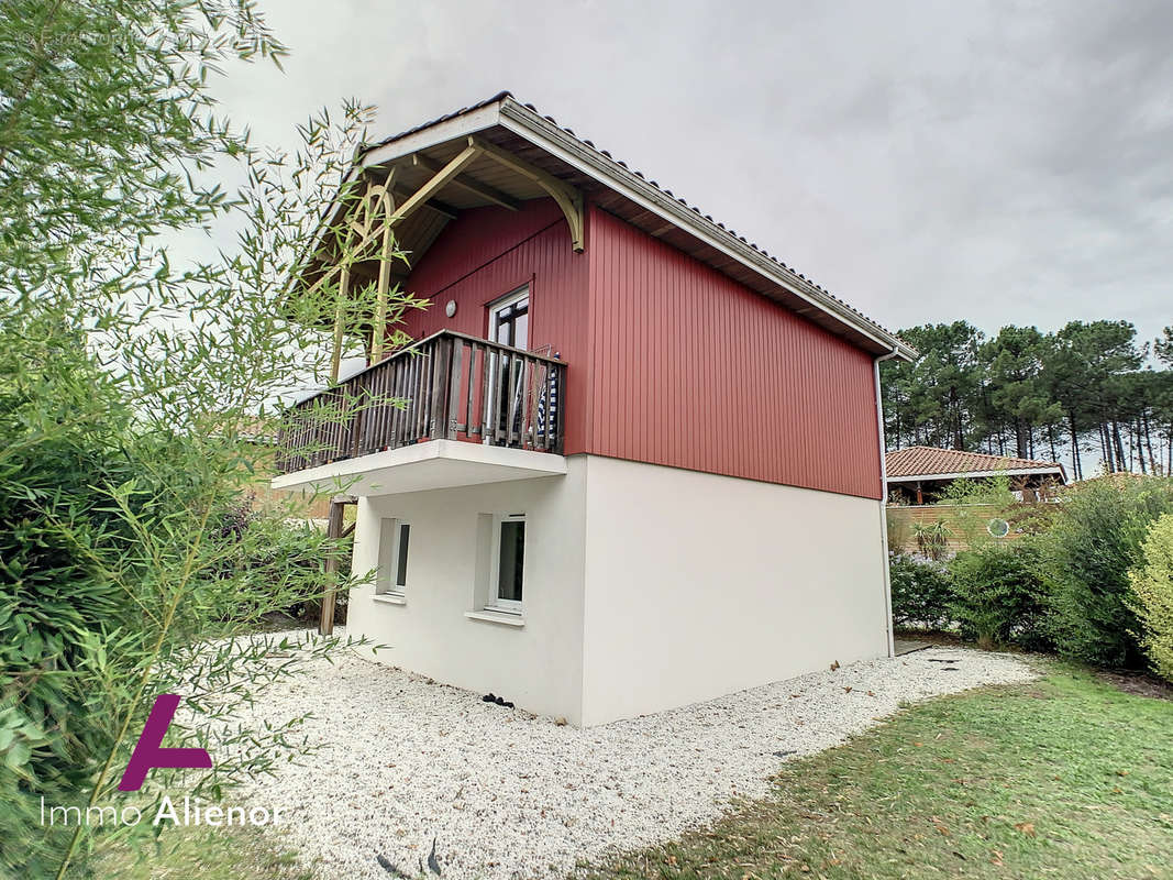 Appartement à PARENTIS-EN-BORN