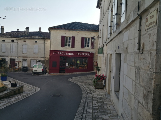 Maison à AUBETERRE-SUR-DRONNE