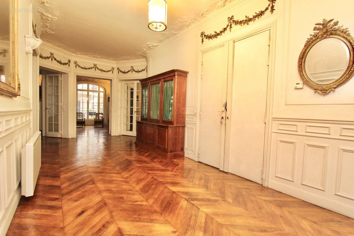 Appartement à PARIS-17E