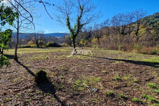 Terrain à SALERNES