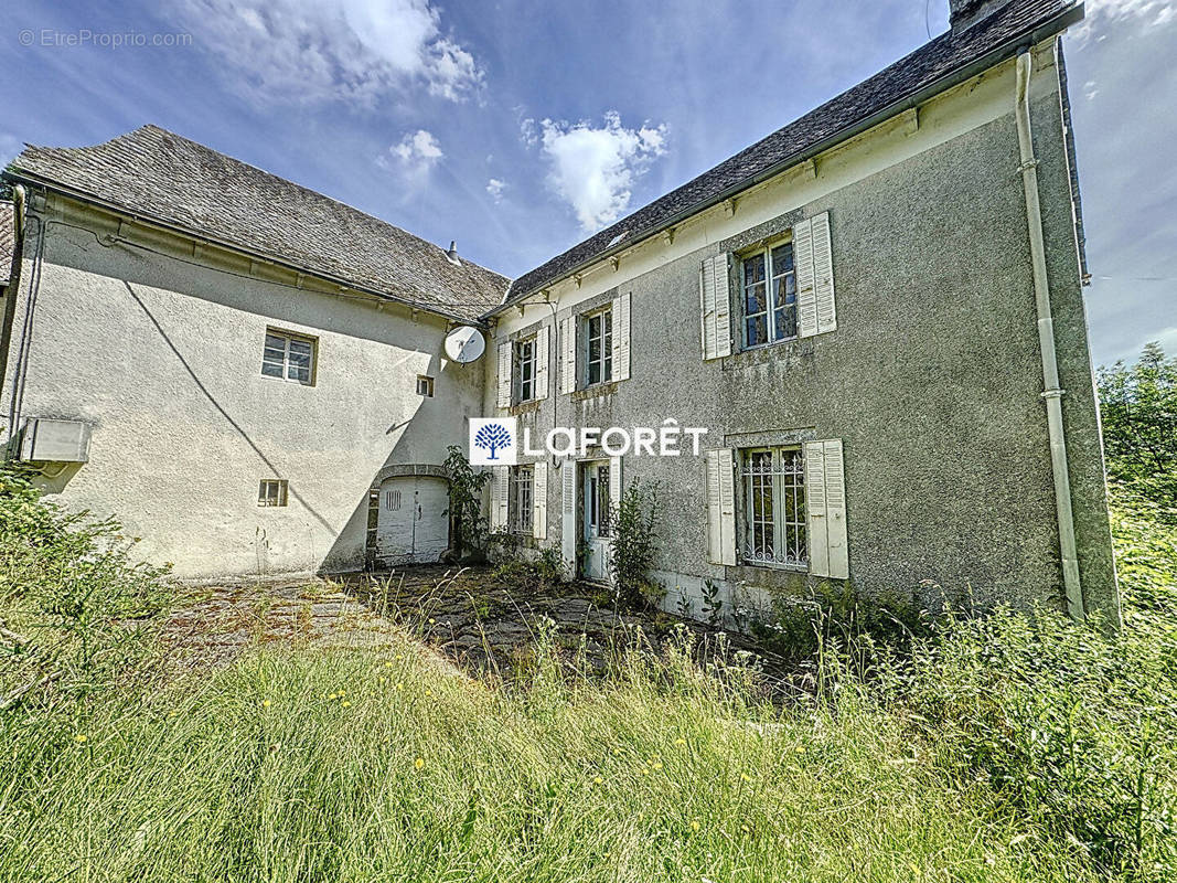 Maison à SAINTE-GENEVIEVE-SUR-ARGENCE