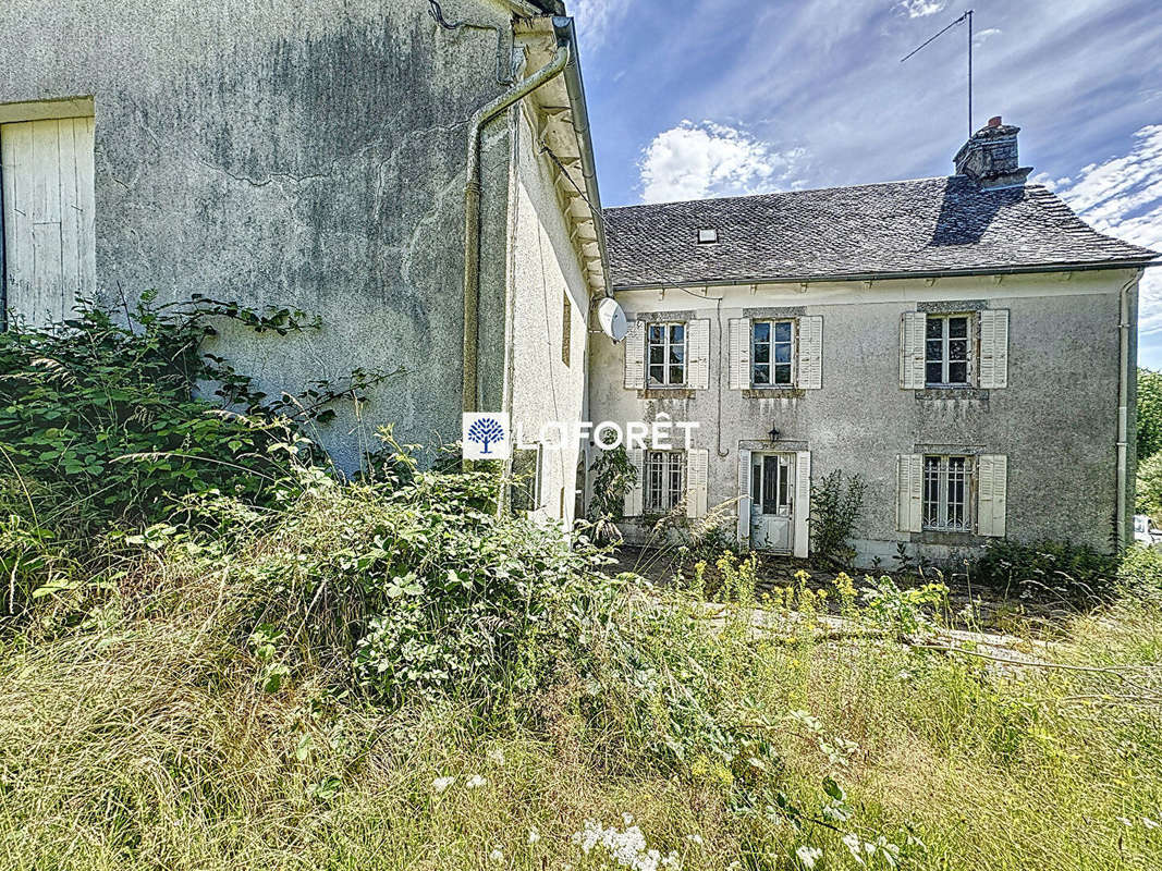 Maison à SAINTE-GENEVIEVE-SUR-ARGENCE