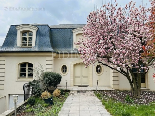 Maison à CHENNEVIERES-SUR-MARNE