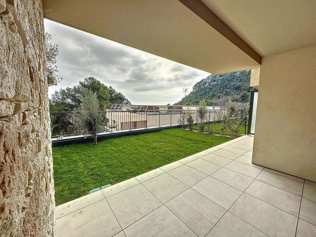 Appartement à EZE