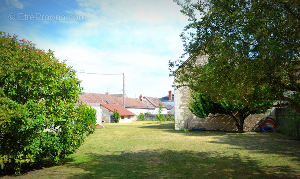 Maison à COUSSAY-LES-BOIS