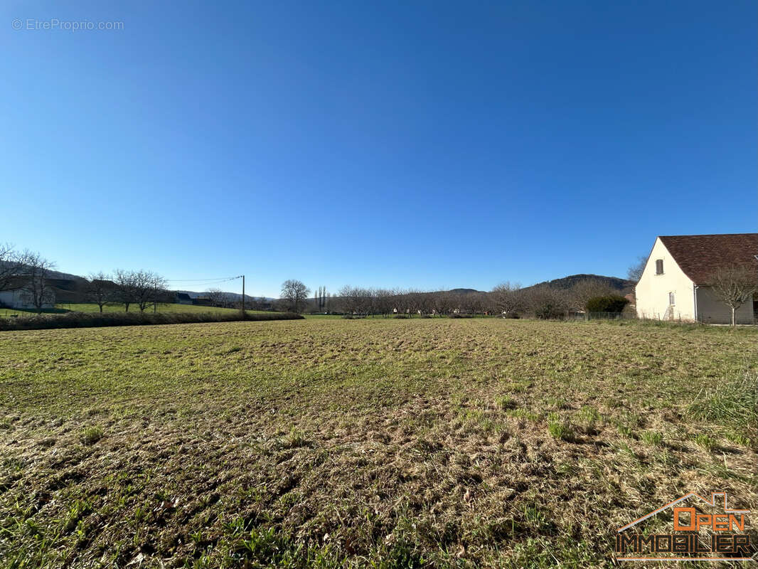 Terrain à SAINT-JULIEN-DE-LAMPON