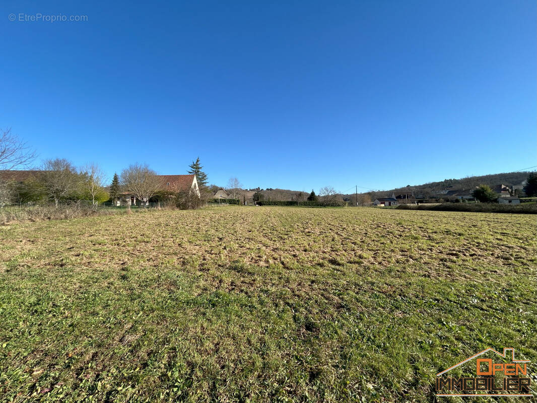 Terrain à SAINT-JULIEN-DE-LAMPON