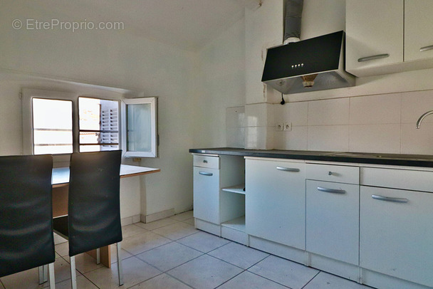 Appartement à MARSEILLE-1E