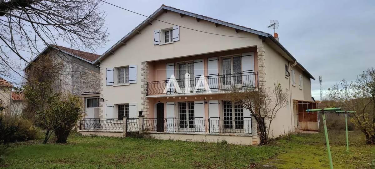 Maison à VERTEUIL-SUR-CHARENTE