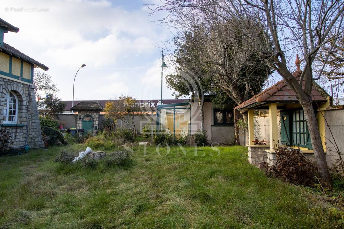 Terrain à ORMESSON-SUR-MARNE