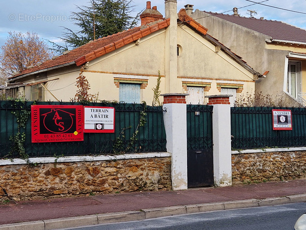 Terrain à LIVRY-GARGAN