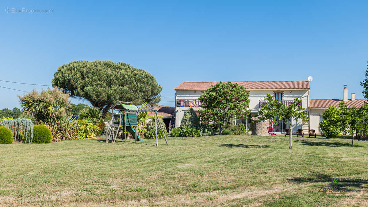 Maison à TALMONT-SAINT-HILAIRE