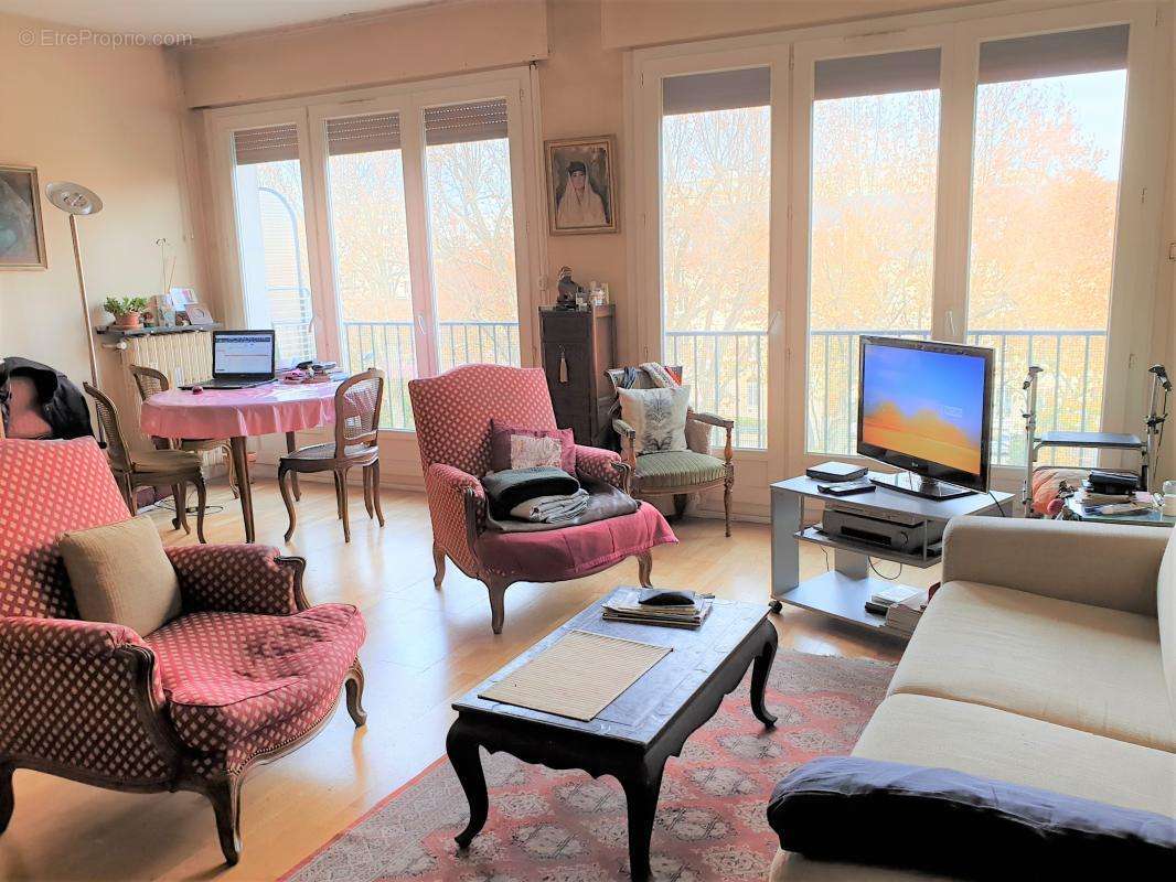 Appartement à NEUILLY-SUR-SEINE