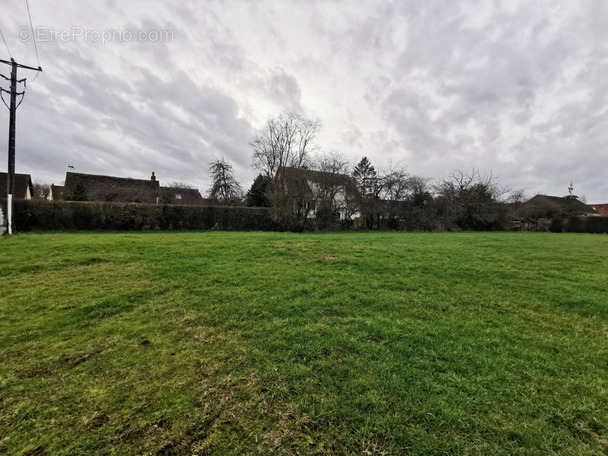 Terrain à NEUILLY-SUR-EURE