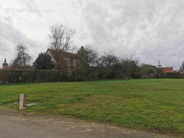 Terrain à NEUILLY-SUR-EURE